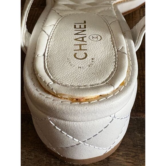 Chanel White Leather Gold CC Quilted T-Strap Sandals Block Heel 38C 8 Italy 2000 - Picture 12 of 14